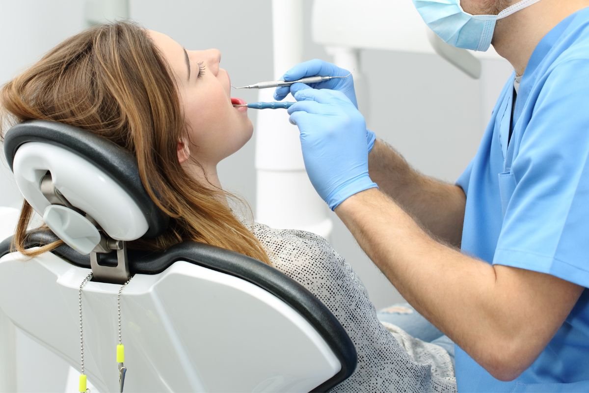 Lee más sobre el artículo Cada cuánto ir al dentista en Comillas Madrid