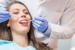 Lee más sobre el artículo Revisión dental en Comillas Madrid: clave para cuidar tu sonrisa